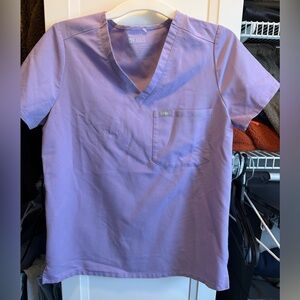 Figs Catarina One-Pocket Scrub Top in Lavender Dew size small